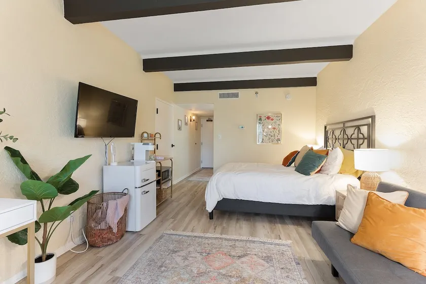 167 Great location,old town Scottsdale - Image 1