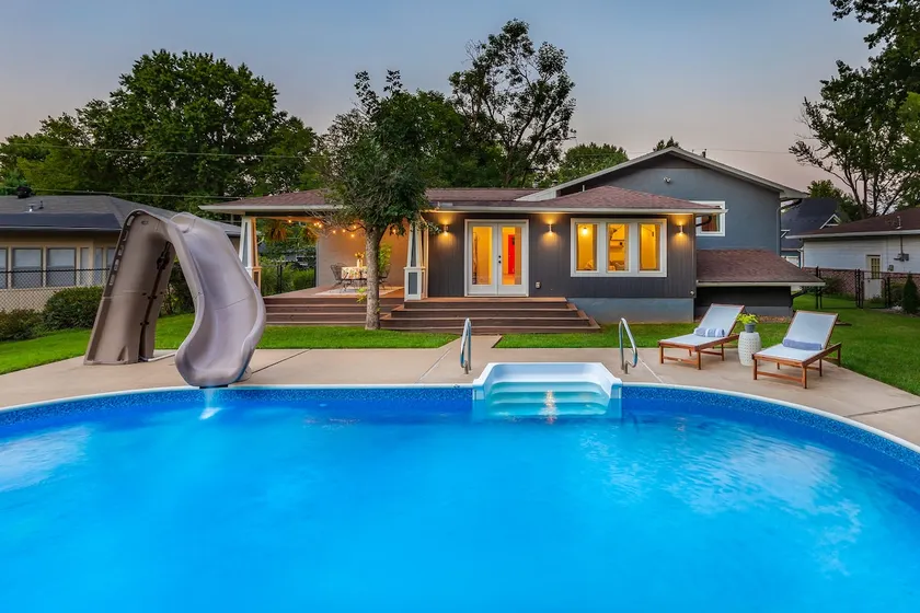 Pool/HotTub, Firepit Mile to Slaughter Pen & town - Image 1