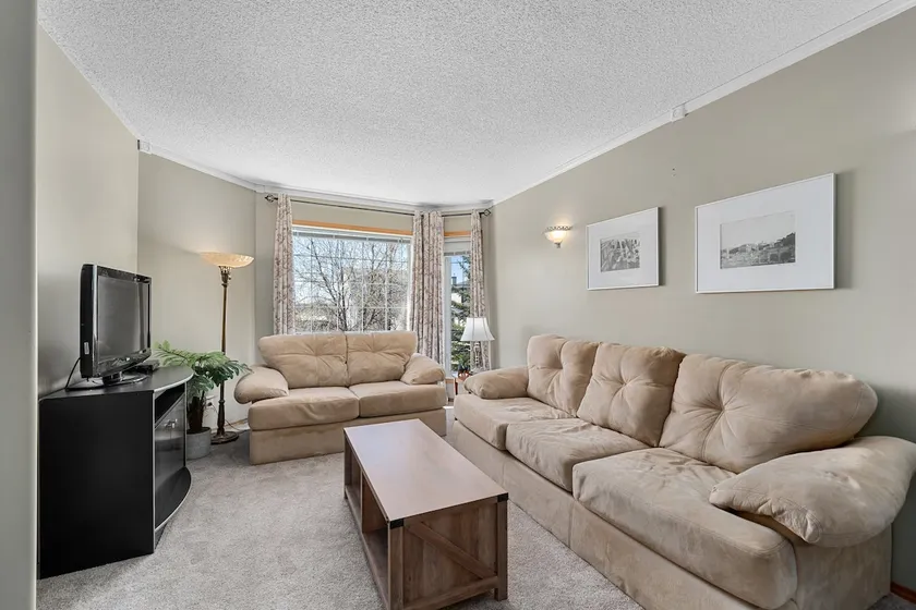 Adorable 3 bed/2 bath guest house with patio/yard - Image 1