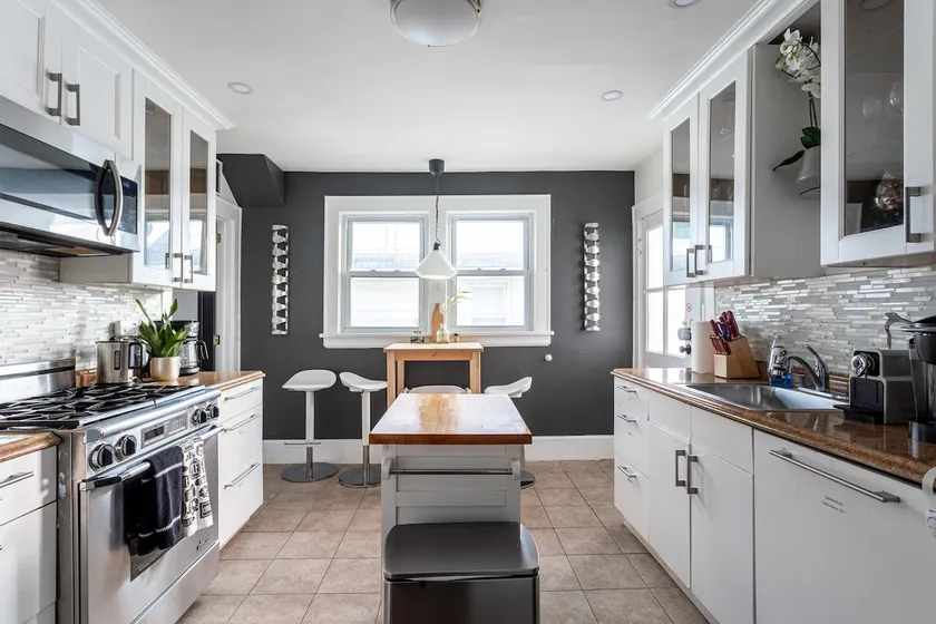 Spacious Stamford Home | Family, Work, Parking - Image 1