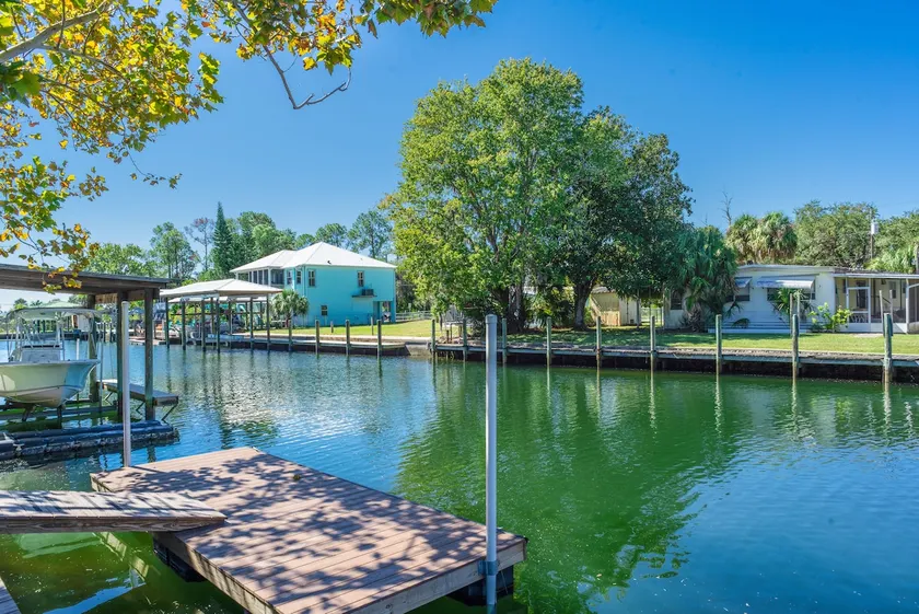 Crystal River Canal front Oasis w/ Private Dock - Image 1