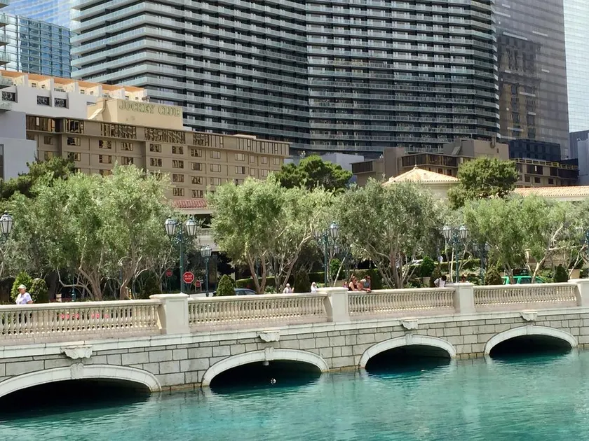 BEST LOCATION on Strip!2B2B StripCondo 3Q+Sfabd J2 - Image 1