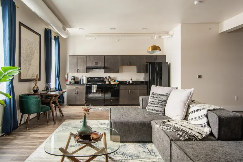 Thompson 202 · Beautiful  Luxury Loft -  Heart of Depot Town - Image 1
