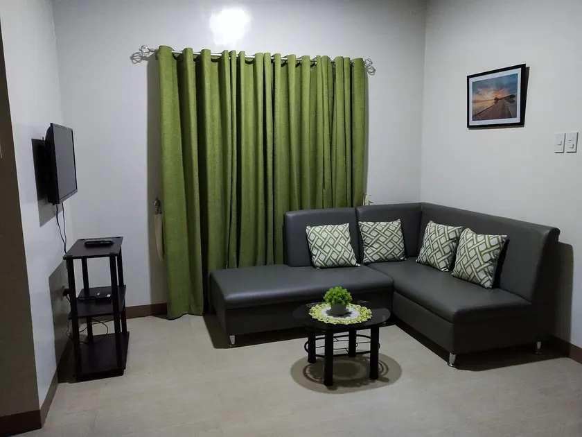 H&R EMERALD SUITE UNIT 2 - Image 1
