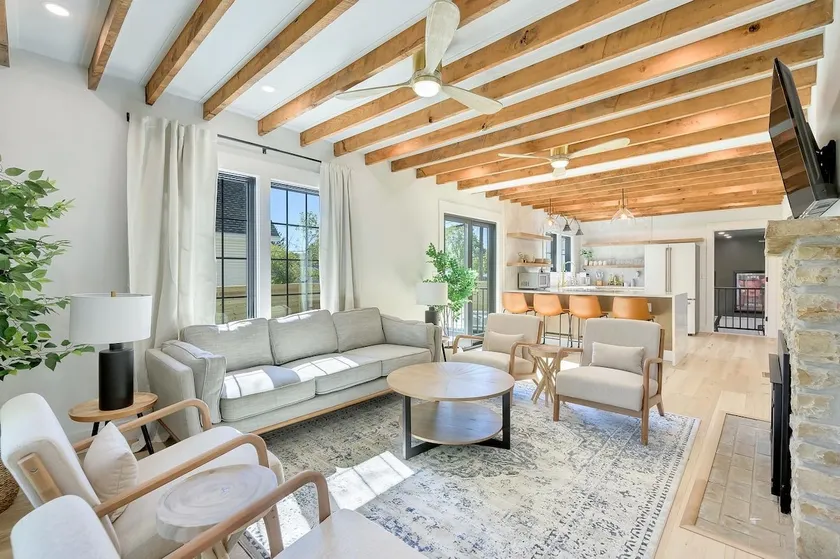 Large home in heart of Nashville - Image 1