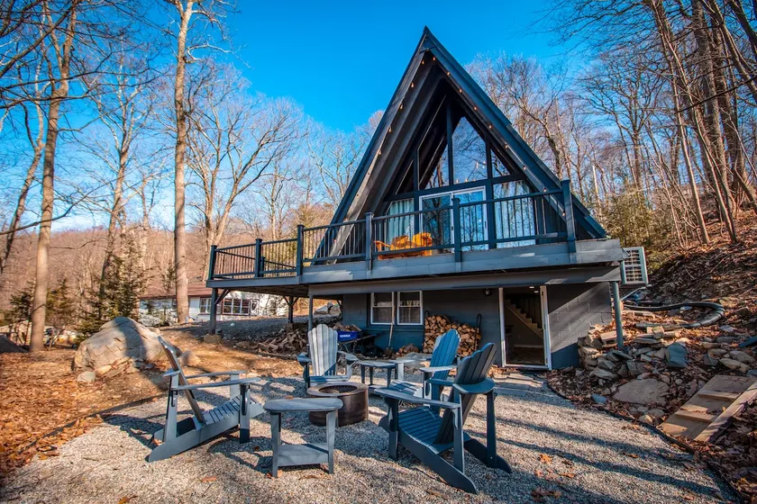 Lake Glenwood A-Frame Cabin stunning views, fire pit, game room, Pet Friendly - Image 1