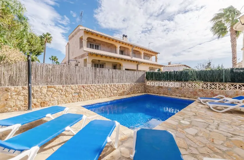 Villa accogliente e familiare con terrazza, giardino e piscina privata | Vicino alla spiaggia | Perfetta per il lavoro da remoto - Image 1