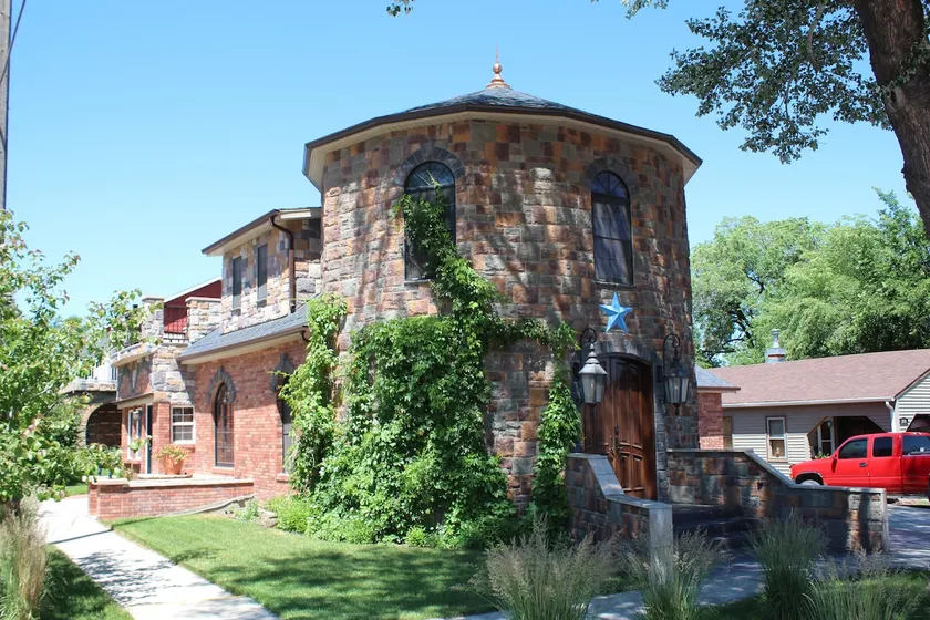 Carter house : 100 year old house with a remodeled castle inspired feel. - Image 1