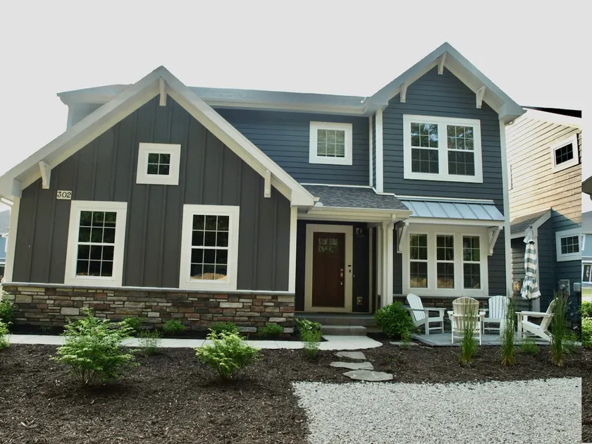 Idlewood Cottage, 5BR Home Near Beaches, Year-Round Pool & Hot Tub - Image 1