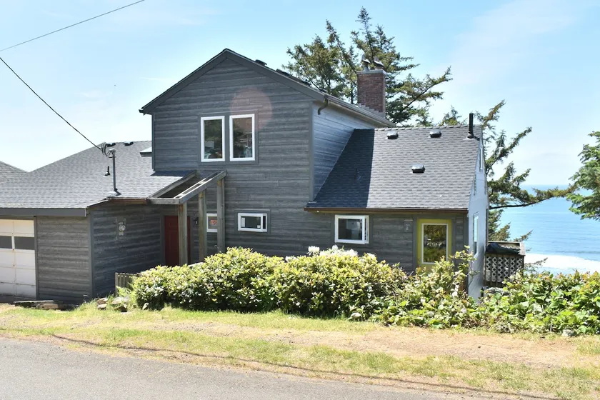Terrific ocean views from this dog-friendly home - Image 1