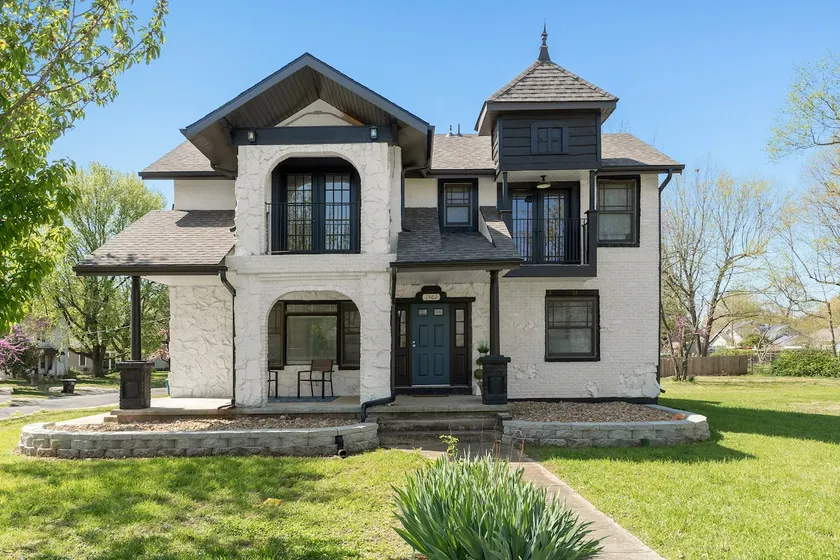 1362 E. Cherry- Pickwick District Lots of Charm - Image 1