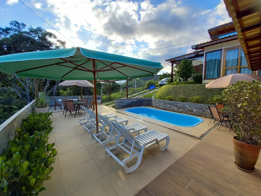 Country house with pool and outbuilding - Image 1