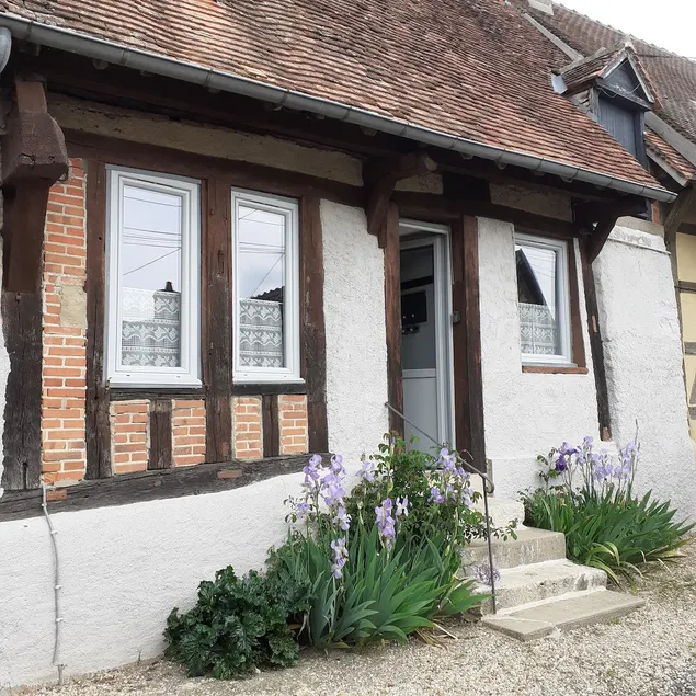 Traditional house in the Fort country - Image 1
