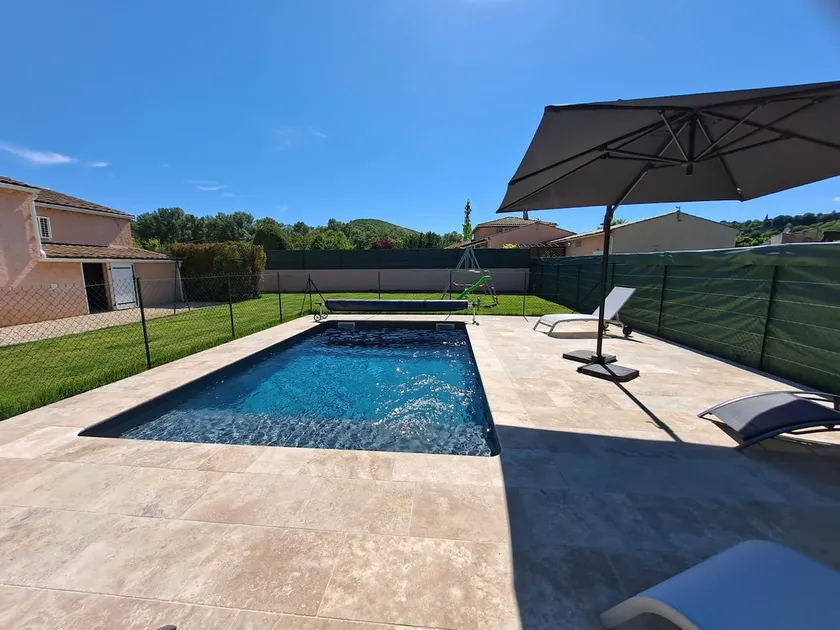 Cottage renovated in 2021 with a private heated pool - Image 1