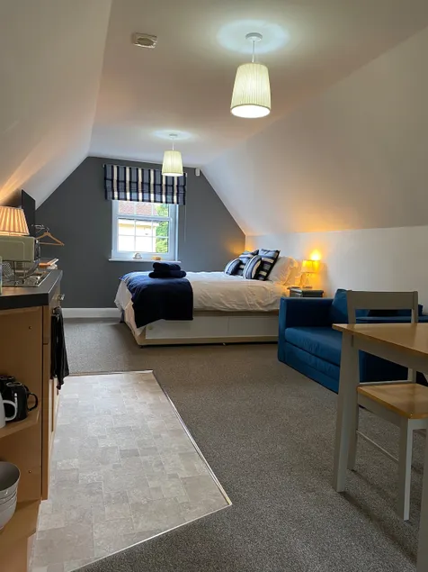 The Studio - Entire Guest Suite, Sherfield Park. - Image 1