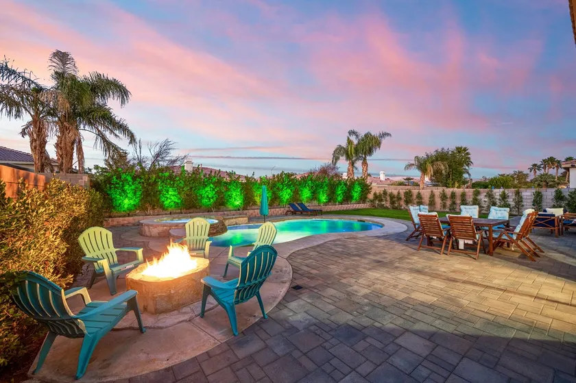Lux Desert Oasis Pool Spa Fire Pit Games - Image 1
