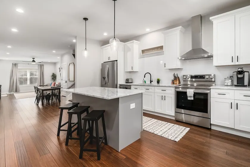 Near Short North/Downtown ~Two King Suites ~Garage - Image 1