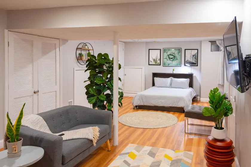 Cozy home away from home in historic Boston - Image 1