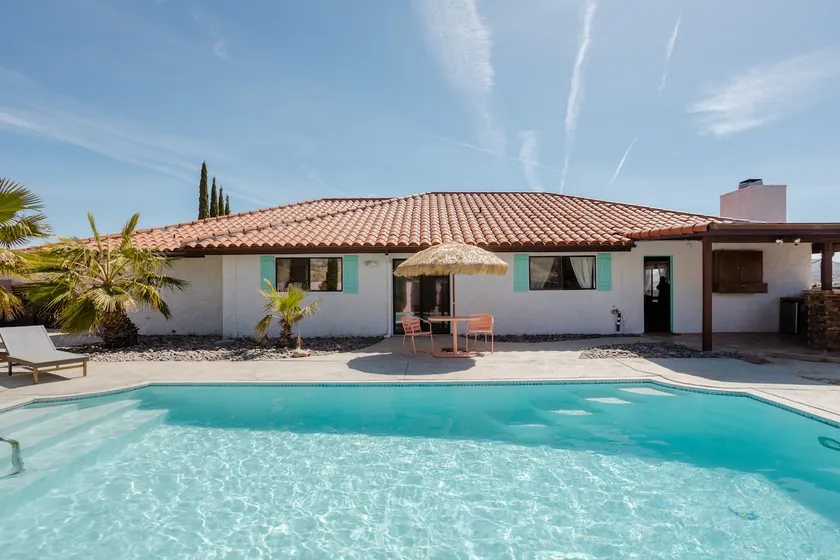 Mountain Desert Oasis •Heated Pool•Hot Tub•Arcade• - Image 1