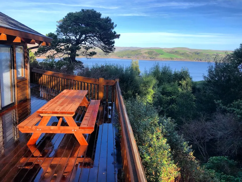 Edgemont | Modern Escape, Stunning Views & Comfort - Image 1