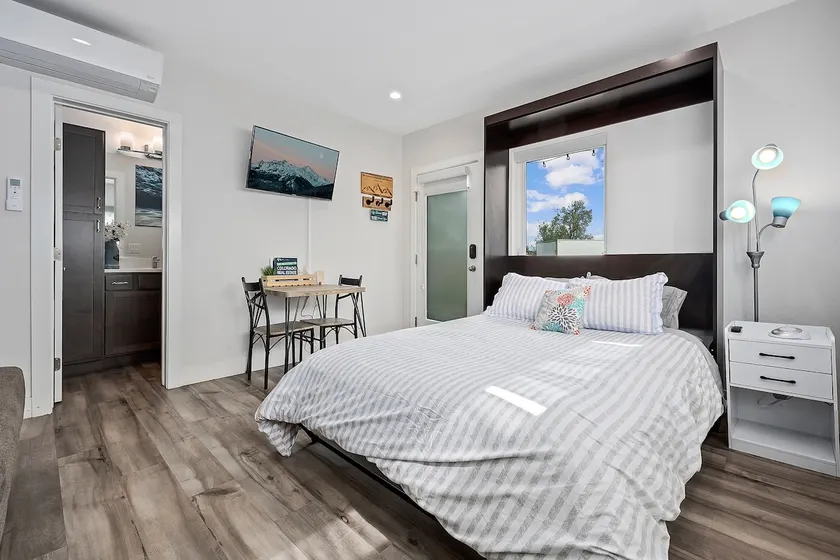 ★Nook on W 41st | Guest Suite. Private Entry with W/D. - Image 1