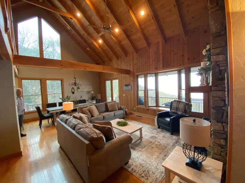 Private cabin w/VIEWS + ski resort and AT Hiking - Image 1