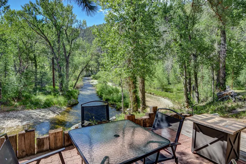 Sweet Log Cabin - an ole time cabin on the banks of Chalk Creek! - Image 1