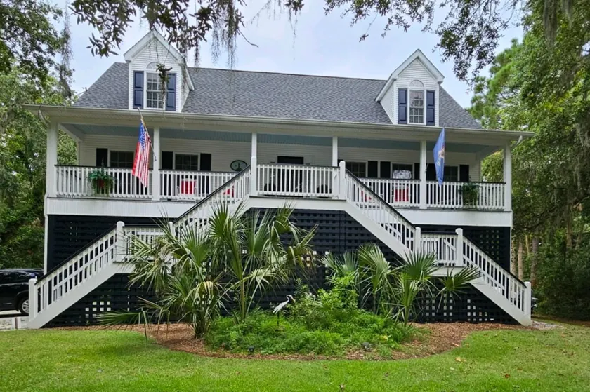 Lovely Edisto Beach home/a short walk to the beach - Image 1