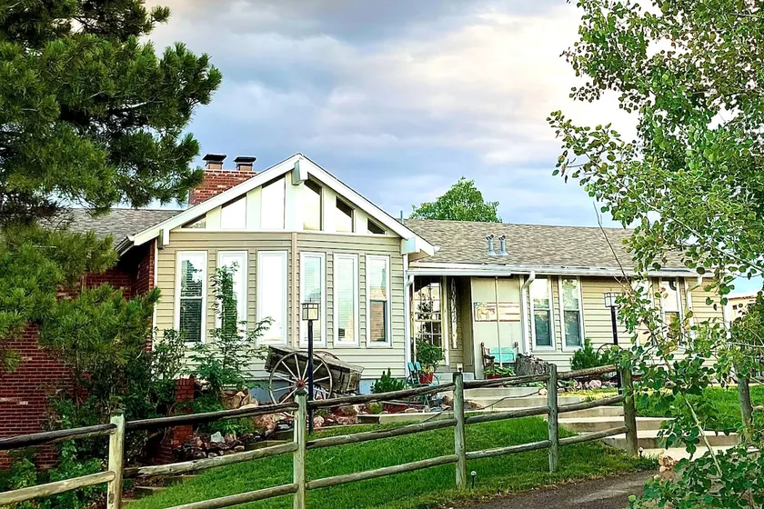 Country Living for Retirees, Travel Nurses & Execs - Image 1