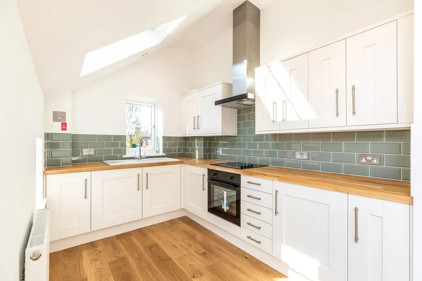 No9 - Park Place Executive Flat Town Centre - Image 1