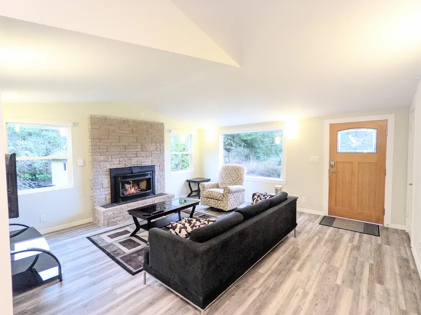 Cute Edmonds Bowl Cottage - Image 1