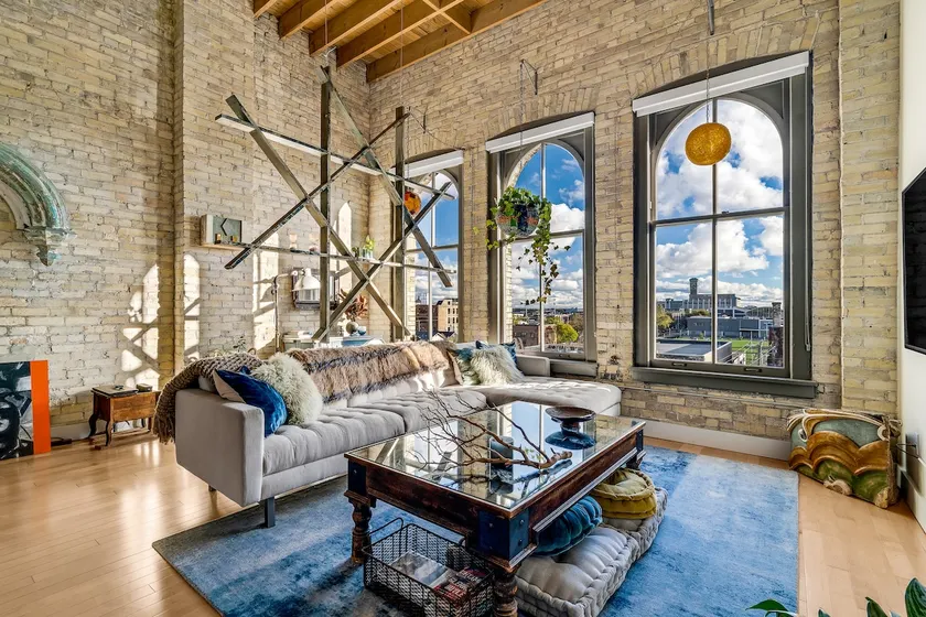 Cozy 1BD w/ View in Walker's Point, Free Parking - Image 1