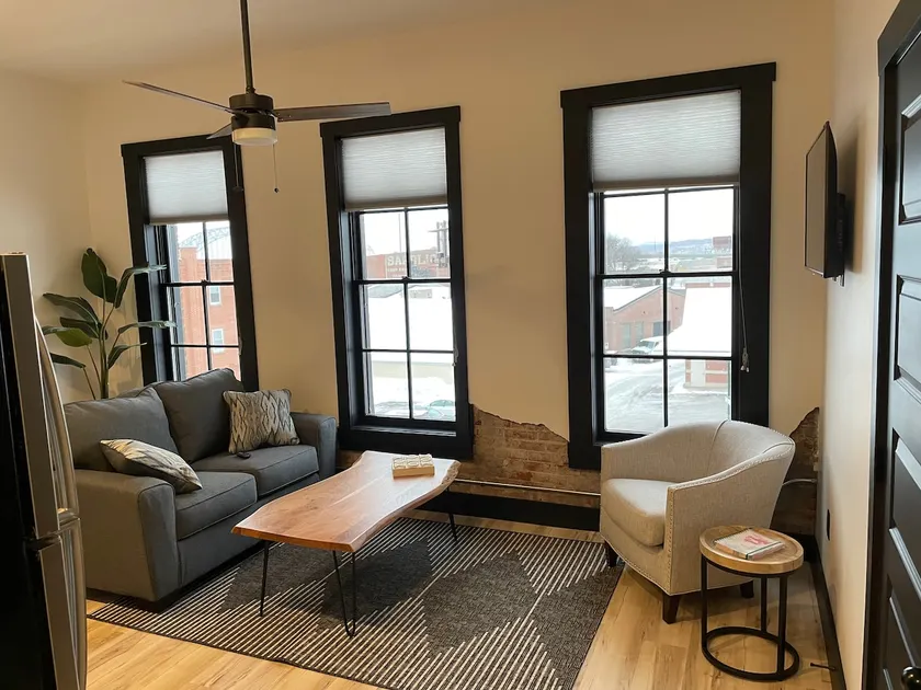 Montana House #301 - The Luxurious Downtown Stay - Image 1