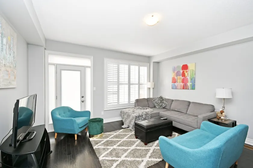 Fully Furnished 3bedroom Townhome! Mississauga RD! - Image 1