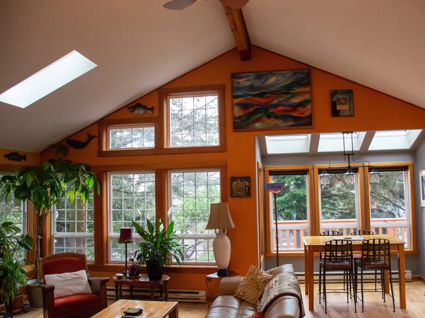 Tree House Flat - Image 1