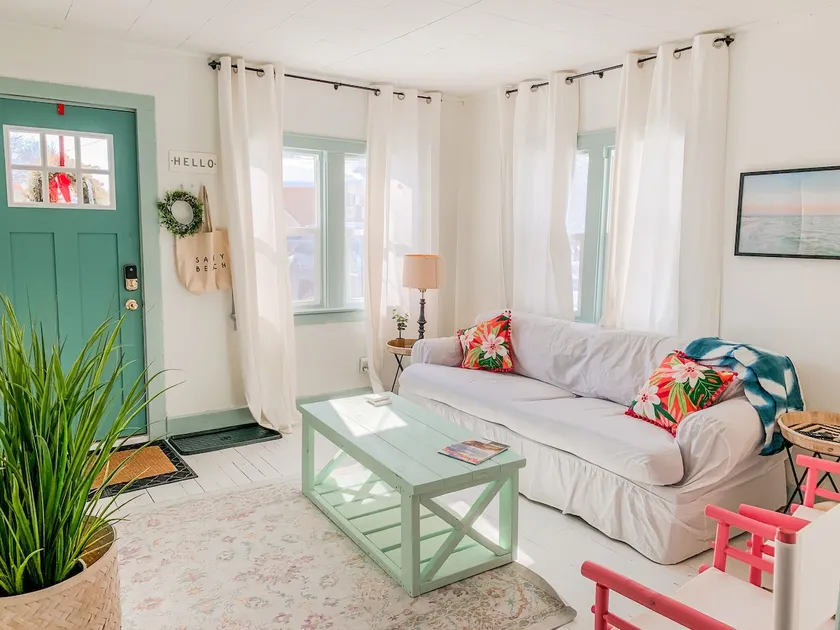 Peach Beach Cottage at Simonton Lake! 2 Bed/1 Bath - Image 1