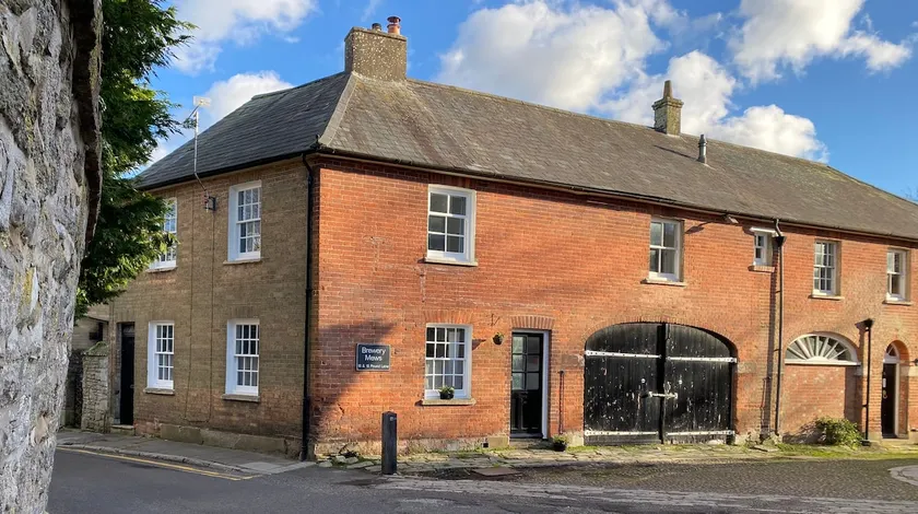 Wonderful centrally located mews cottage - Image 1