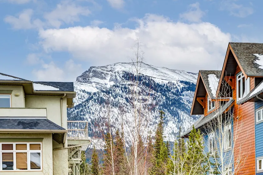 Beautiful condo W/heated outdoor pool - Image 1
