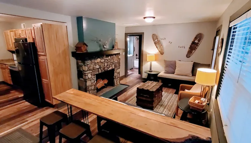 Modern Rustic Cottage in Findley Lake - Image 1