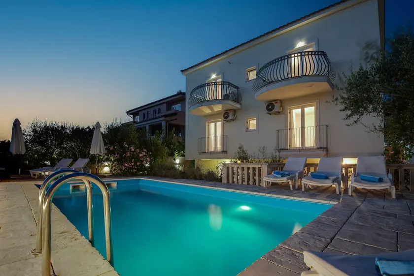 Villa Dada mit Pool, Meerblick und Spielzimmer - Image 1
