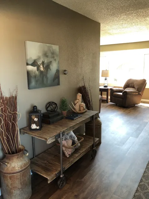 Upscale Main Street Apartment With City Views - Image 1