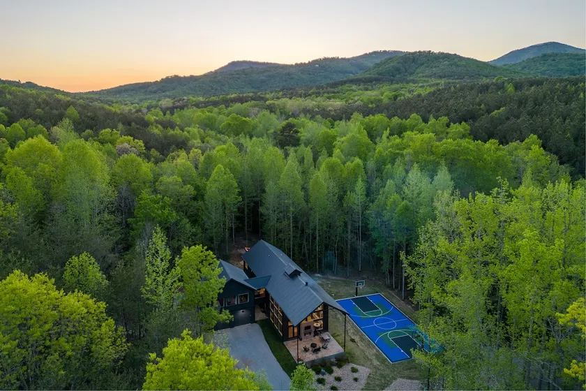 Modern Basecamp - Sauna, Pickleball, Solitude - Image 1