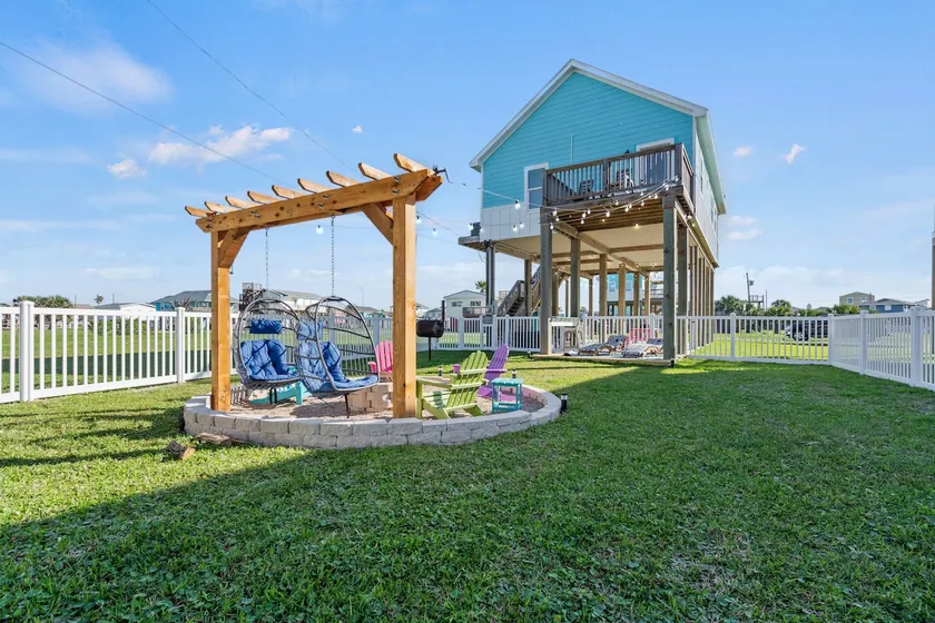 Beach Blessing! Beach side, fire pit, beach views - Image 1
