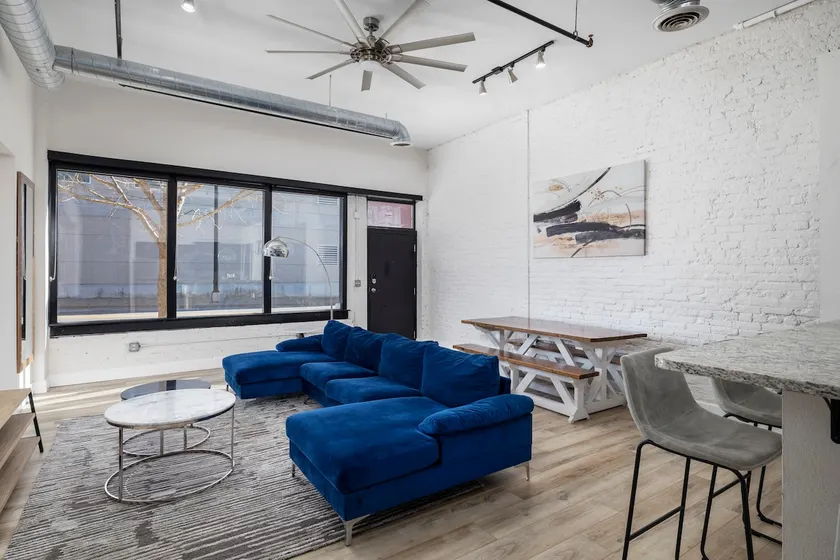 Art District Loft - 4BD/2BA Downtown SGF - Image 1