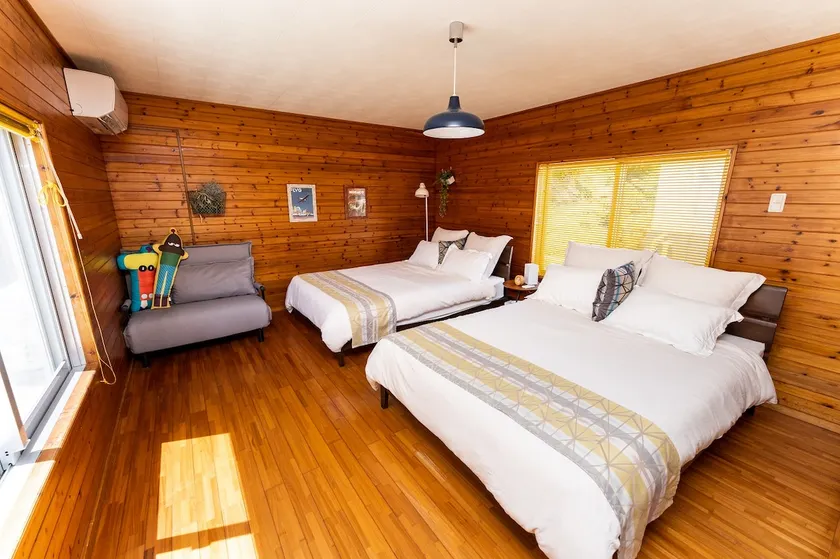 Enjoy a natural living room in Okinawa! Spacious, comfortable wood-grained interior! 10 minutes from the airport, near Senagajima! Free parking - Image 1