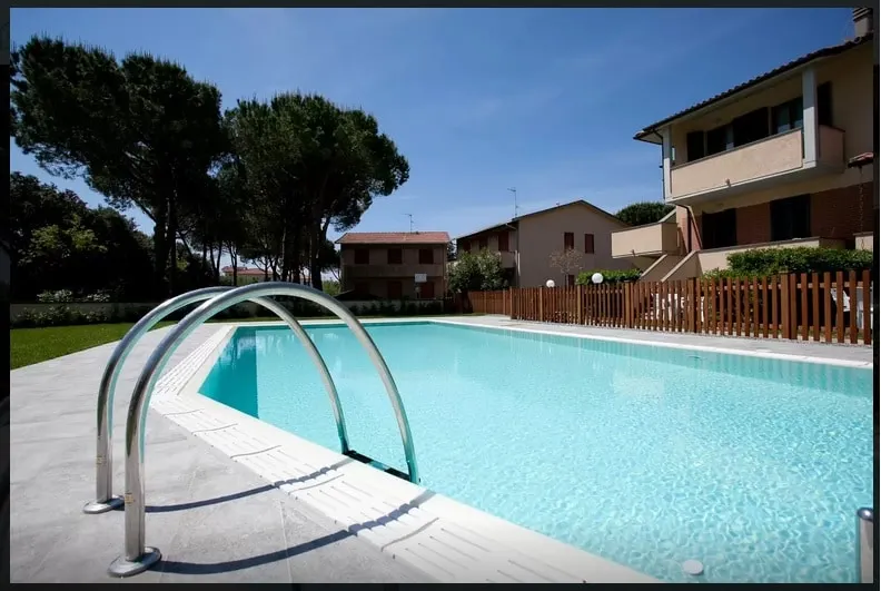 Air conditioning, shared pool - Image 1
