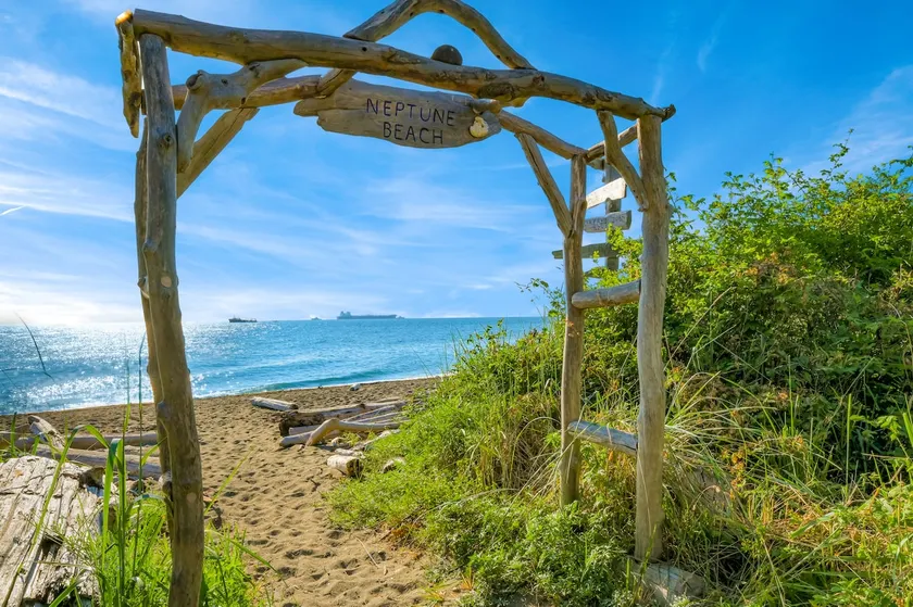 ”Ocean view retreat with beach access and kayaks” - Image 1