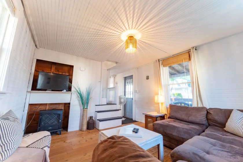 The Coleman Cottage: 6 Houses from the Sand - Image 1