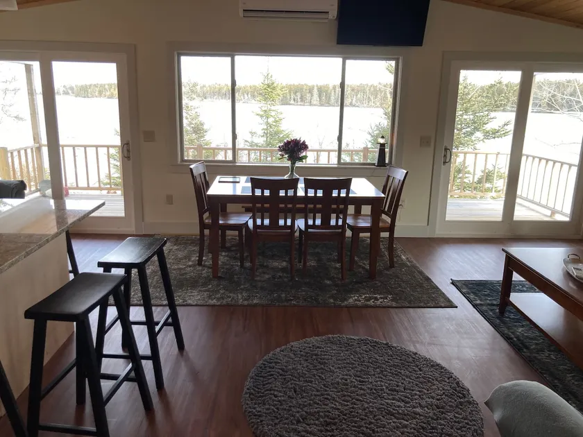 Waterfront Cottage on Harriman Point - Image 1