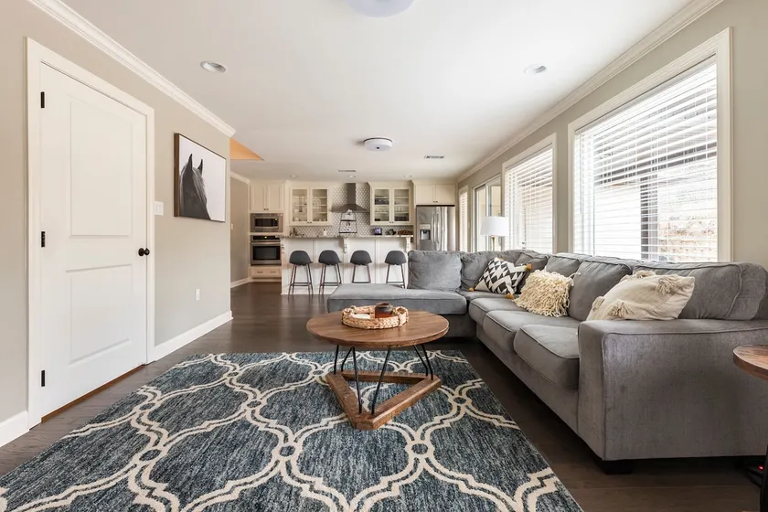 Entire home! King Suite, Free Wifi/Netflix - Image 1